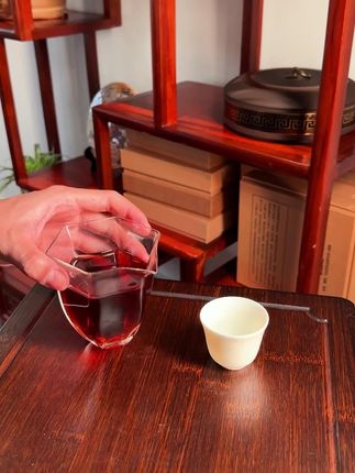 喝普洱茶就是一种享受!这款茶叶口感醇厚顺滑、香气持久。#班章 #普洱熟茶 #召唤茶友