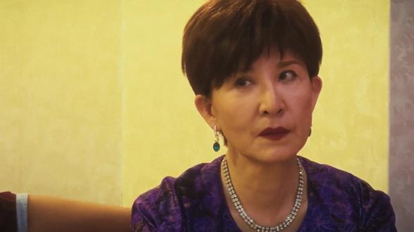 你小时候被纠正过左撇子吗?《左撇子女孩》拍了我们的童年 #电影 #女性力量 #抖音热点记忆2025 #电影解说