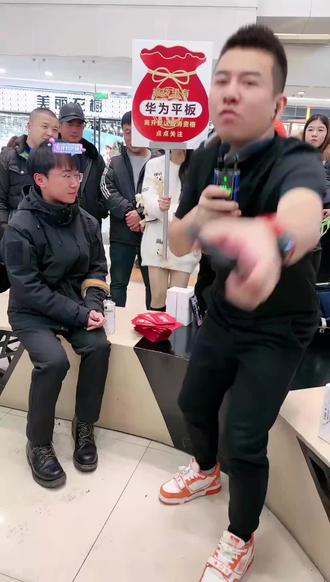 鲁班到底姓什么?#鲁班 #街头采访 #舞帝利哥