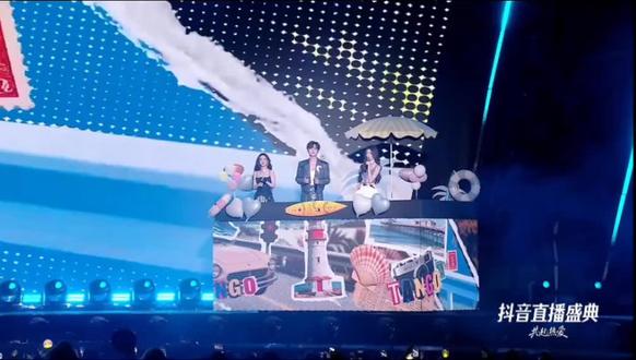 @小软日记 @皮皮皮皮朱 @迅猛龙 特蕾莎 三个人合作舞台#海边探戈翻唱 带你出去兜兜风,然后一起去海边#抖音直播盛典 ##抖音直播盛典live演唱会#小软日记 #皮皮皮皮朱 #迅猛龙特蕾莎