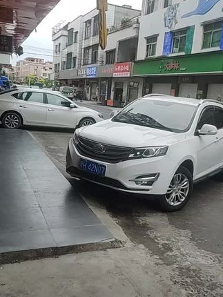 这是谁在制造恐慌?今天正常去买个菜都吓一跳,买肉的都在抢着买。我们这又不是加沙,刮个台风而已,你们有这么恐慌吗?
