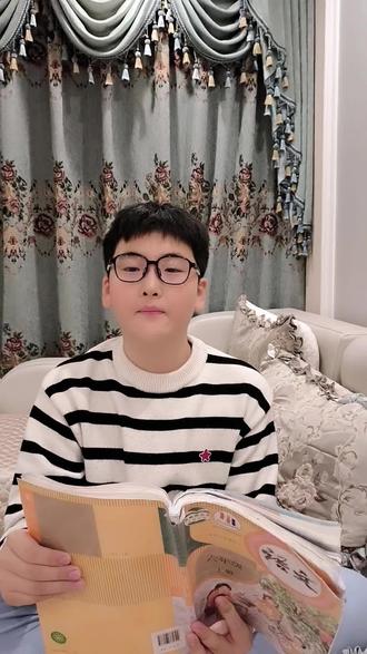 六年级小朋友即兴把语文课本二十四课的《月光曲》改编成了二十二课的小古文《伯牙鼓琴》版本,改的挺有意思😂😂