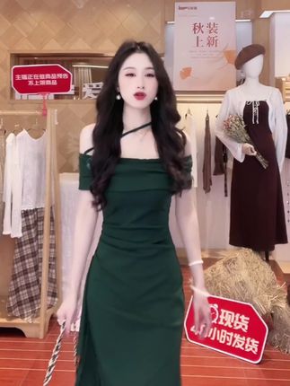 #孟子义芭比粉版莎士比哑 #徐璐琥珀系亮片裙贵气满满 #和周也学秋日穿搭保暖造型 #全抖音都在仿热巴琥珀系造型 #通勤穿搭如何摆脱土气感