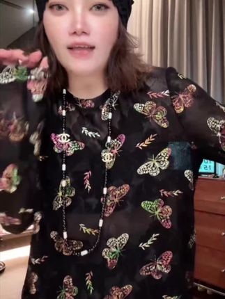 欧货早秋高品蝴蝶亮片拼接设计时尚上衣##早秋穿搭#上衣推荐#显瘦穿搭#高端女装#欧货潮流站