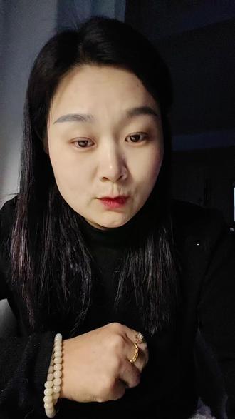 真正孝顺是明辨是非,并不是助纣为虐。 关系中无论什么时候
都要与自己的父母
和手足之间建立清晰的边界感
愚孝出恶老真正的孝顺是
明辨是非并不是助纣为虐
#婚姻 #家庭婚姻情感
#内容过于真实
#情感 #情感共鸣