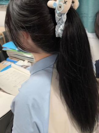 #米菲兔香蕉夹 这个#香蕉夹 真的太好看了 #发夹发饰 #后脑勺发夹抓夹推荐 #巨显发量