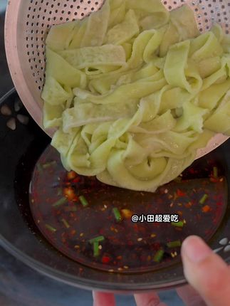 一碗绿豆粉就能让你想起家乡的味道#绿豆粉 #家乡美食 #家乡的味道 #这一碗好过瘾 #贵州特产
