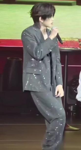 云旗的腰,夺命的刀#我爱豆的绝美瞬间 云旗#天选总攻。