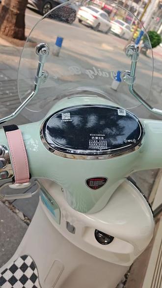 骑上我心爱的小动车,飞法法过去