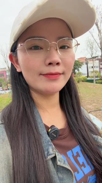 回头看,轻舟已过万重山,
向前看,前路漫漫亦灿灿;
抬头看,满天星光甚浪漫,
低头看,满路荆棘已过半。
每个人都在衡量你的价值
变成平静的人 这一课真的要流太多眼泪…#女性成长#人物故事 #大甜莲