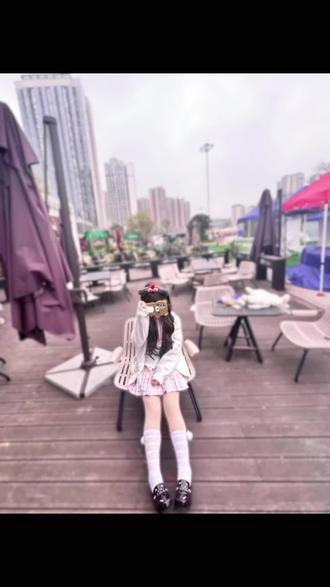 你和雪有一个共同点 落在眉睫 都是泪