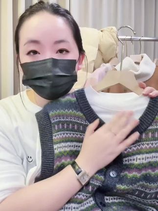 米蓝家名殿小立领水溶长袖,高弹面料告别束缚!精致水溶花纹超吸睛,温柔小立领修饰脖颈,优雅与舒适兼具!#显瘦穿搭 #温柔风穿搭 #水溶蕾丝 #高弹力面料 #秋冬必备单品