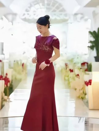 #创作灵感 #婚庆礼服 #婚宴妈妈装 #婚礼妈妈礼服 #高级感穿搭 @DOU+小助手