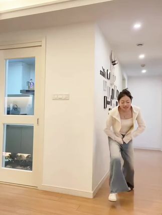 【高定版】修身短外套美式运动正肩收腰开衫春秋款修身运动卫衣#运动卫衣 #修身显瘦 #显瘦穿搭 #换个角度发现美 #显瘦显高显腿长