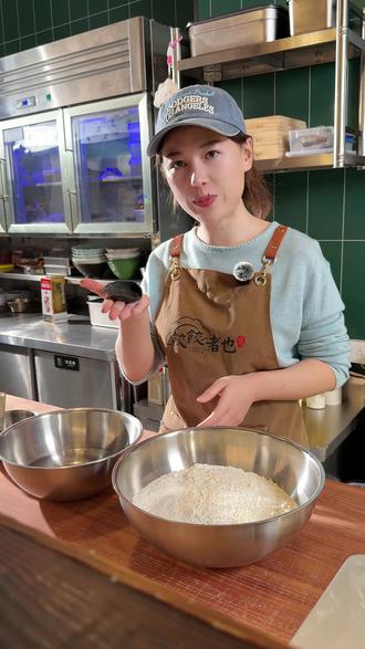 面皮还能做黑色?#手工美食 #水饺 @饺饺者也