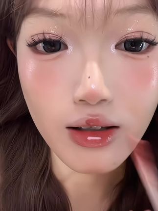 谁能拒绝柚子小西新品唇釉,真的好嫩!好喜欢 嫩妹必备!不沾杯不掉色!! #超显白的平价口红 #学生平价唇釉分享 #唇釉试色