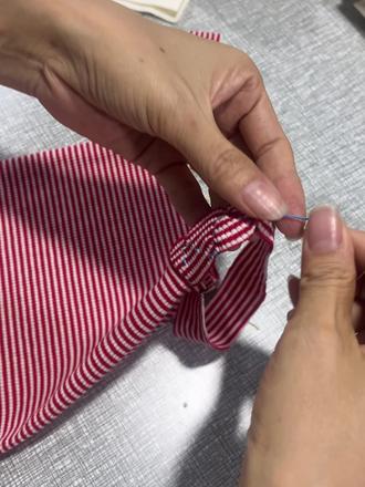 宽肩吊带的改造方法它来啦!本期视频依旧接收大家的投稿,阿淼会在评论区解答部分提问,感兴趣的宝宝可以翻一翻评论区哦ᶘ ᵒᴥᵒᶅ~#夏天 #吊带 #旧衣服改造 #小技巧 #肩带改短