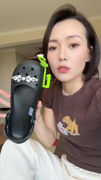 不买了,真的觉得卡骆驰尺码设计很不合理!我39的脚丫子买不到合适的洞洞鞋!#卡骆驰 #洞洞鞋走天下 #卡骆驰芭蕾洞洞鞋