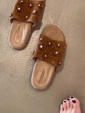 #美鞋穿搭 #凉拖鞋 #上脚舒适 #脚宽脚胖都可以 #哎呦喂你鞋真好看