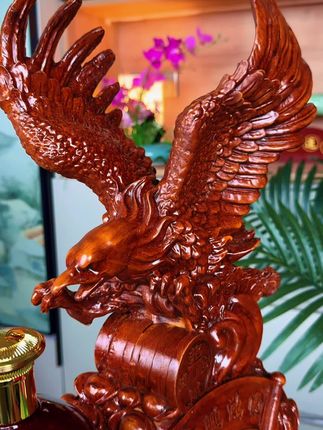 你们看这款老鹰酒霸不霸气精不精美 #高档大气上档次 #精品摆件 #送礼佳品