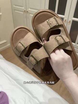 夏天一定要买一双这种又软又百搭的拖鞋。建议往大一码拍。#拖鞋 #百搭鞋子 #宝藏鞋子 #好物分享