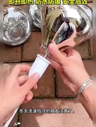 在卫生间里装个它,冬天洗澡再也不怕冷了,它不仅防水防爆,而且暖房速度还特别快。#浴霸灯 #浴霸灯泡