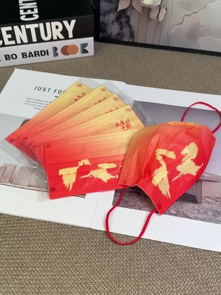 戴口罩的仪式感,中国风口罩,满满的自豪感。#中国风口罩 #国潮风口罩 #我爱你中国口罩 #我爱你中国 #国庆