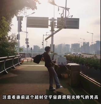 终于!我们的轻音社正式上线啦✨
一群热爱音乐的人,因热爱相聚,为热爱发声🎸#即刻让爱发声 #乐队 #高中生乐队