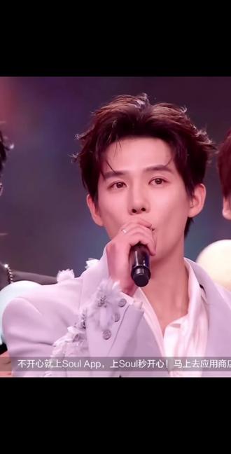 他怎么可以这么好听又好看#东方卫视跨年盛典 #王安宇