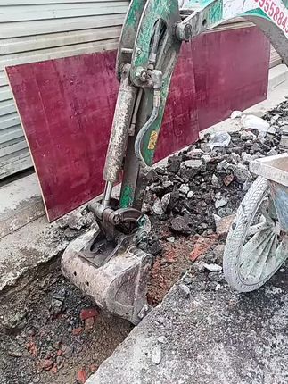 天再热 也阻挡不了我向往美好的生活,加油 使劲干…想想冬天也不远了,还要秋裤 买袄………想想都冷………干活就找#阜阳微挖 门面房 拆楼梯 拆墙打地面 厂房车间 雨污水 管道维修 大棚整地 适合工地上干活 小挖60机.微挖20 挖机(宽1米 高1米3)平整院子 雨污水 线管沟 维修 改造 粑子 适合 瓜 果园地 翻翻地 松松土,挖中药,挖藕,挖姜 门面 砸墙 门面房 拆楼梯 拆墙打地面 厂房车间 雨污水 管道维修 大棚整地 适合工地上干活 门窗 墙体切割 房子下挖 回土 打夯 室内装修拆迁 清理垃圾 大棚挖挖沟 翻土 大街小巷 狭窄空间 施工 园林绿化 果园 翻土 整地 承接酒店浴场,KTV,商超拆除 适合大小工地施工 你☎️或 V 我们的故事就开始了#一机多用省时省力省人工@阜阳微挖出租 #干活好帮手