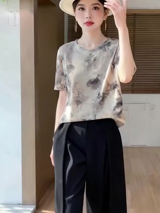哥弟阿玛施夏季水墨印花桑蚕丝短袖T恤#夏季新品 #哥弟女装 #桑蚕丝#短袖T恤#显瘦穿搭