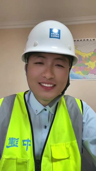 #创作者中心 #创作灵感 电工家里灯不亮,木工家里桌椅晃,道士屋里鬼唱歌,郎中屋里病人多。教书先生儿打娘,算命先生道路旁,厨子回家不入灶,卖草席的睡土炕,粉刷匠家无白墙,砖瓦匠家没好房,老师教子更抓狂。各行各业都一样,明明都是有特长,家里人却难沾光。 #情感共鸣