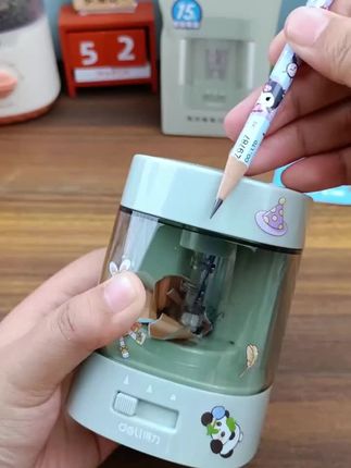 得力自动削笔器电动转笔刀小学生专用全铅笔刀双电源卷笔刀削笔刀