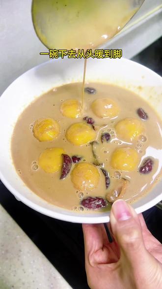 一代人有一代人煮汤圆吃法,自制奶茶煮汤圆,茶香奶香糯米香 三重香味暴击,味道超乎想象,赶紧试试吧~#美食教程 #创作灵感 #跟着抖音做美食 #汤圆的神仙吃法 #奶茶煮汤圆 @DOU+小助手 @DOU+上热门 @上热门🔥🔥🔥