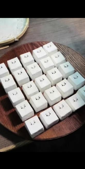 什么?捏捏也能做霉豆腐?#捏捏乐 #霉豆腐 #工艺品 #美食教程