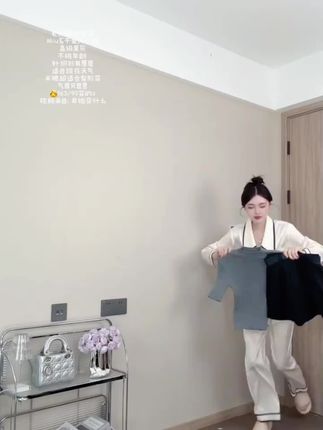 #上热门 老钱风韩系辣妹套装坑条修身短袖针织衫女装秋季花苞半身裙两件套#同款 #完美搭配 #完美 #爆款热卖中