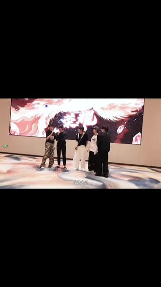 2025年底#时代峰峻#登陆少年团 上台讲话😇