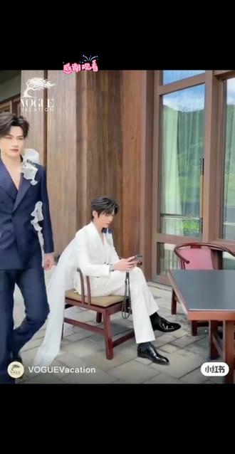 26.05.29云旗郝熠然九寨沟之旅 #VOGUE服饰与美容 #云旗#郝熠然 在四川#九寨沟 日赛谷举办的 #VOGUE山谷假日 @郝熠然 @云旗Yunqi 风毯”为核心理念,将红毯铺进原始山林,打造了一场融合自然与高奢的时尚盛宴。