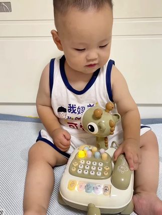 这个电话车也太好玩了吧!它不仅是个电话车,还是个早教机啊!可以给宝宝讲故事,教宝宝学古诗、学英语、唱歌谣,还能跟宝宝对话呢,简直就是哄娃神器啊!#益智玩具 #电话故事机 #玩具乐器 #宝宝玩具 #早教益智玩具