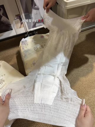 宝子们~天热就得穿这种超薄的芭蕾安睡裤,轻薄透气又能吸,还是花期大品牌的!刷到还有货就赶紧冲#女生必备 #安睡裤 #超薄透气 #生理期 #花期安心裤