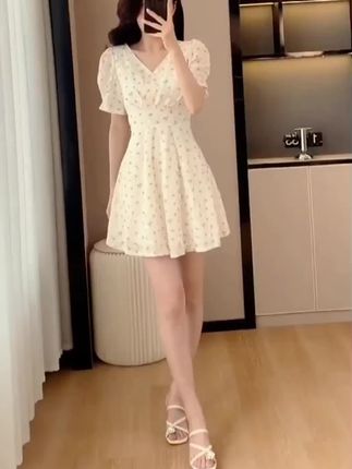 小个子碎花雪纺显瘦连衣裙2025新款高收腰显瘦高级感气质漂亮裙子