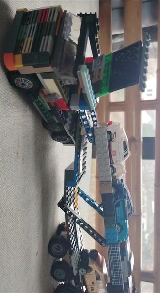 今天我们来介绍一款乐高积木大卡车这款大卡车能装非常多的小汽车哦如果这期视频突破。点赞或者是关注200,突破200的话,我考虑一下给他。出教程!#乐高 #乐高积木 #乐高moc #乐高积木搭建 #乐高搭建