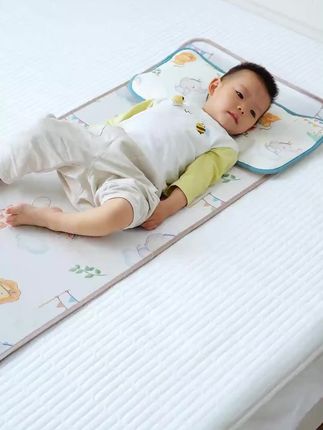 你们给宝宝买凉席啊,就直接买这种,我儿子睡了半个月了,一点都没有闷汗过。#好物推荐#凉席#睡觉必备#凉爽一夏 #好用不贵经济实惠