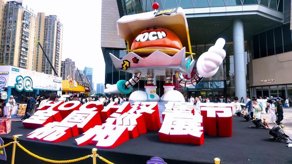 去吃汉堡,结果被卷卷薯条圈粉!全国30多家“汉堡厂牌”同台battle好热闹,全是个人,如果要去打卡可以错峰出行。#杭州汉堡节 #小李汉堡节 #杭州周末去哪玩
