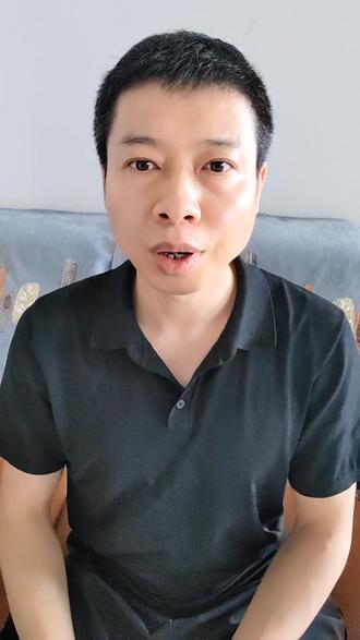 饮料会影响尿酸水平吗? 多数甜味饮料使用果葡糖浆或白砂糖(分解后含果糖)。果糖在体内代谢时,会消耗大量三磷酸腺苷(ATP), 产生腺嘌呤单磷酸(AMP),而AMP最终会加速尿酸的生成。#尿酸#痛风#嘌呤#饮料升高尿酸