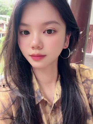 这个素圈耳环真的太耐看了姐妹们,不愧是耳环届的万年青呀#耳饰 #耳圈 #素圈耳环 #美出高级感 #首饰分享