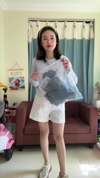 小小101你到底是怎么做裤子的啊?星星裤也太绝了 遮肉显瘦又舒适 真想焊在身上#小小101 #小小101裤子 #小小101裤王 #小小101星星裤 #牛仔裤天花板