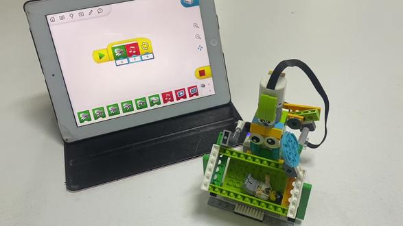WEDO 搭建母亲节主题《母爱的摇篮》
资中乐创机器人 ㊗️各位妈妈母亲节快乐
#母亲节 #编程积木搭建 #资中乐创机器人
