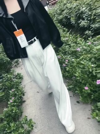 幸福大概就是,你喜欢粘着的那个人永远也不嫌你烦,你不用多好,我喜欢就好,我没有很好,你不嫌弃就好#随意搭配 #强烈推荐 #每日分享