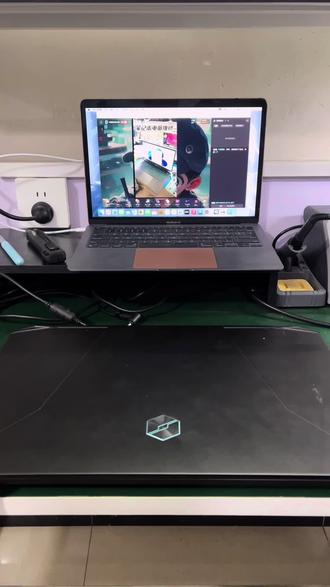 机械革命蛟龙17,开机屏幕黑屏不显示,更换原厂屏幕#电脑维修 #机械革命 #机械革命蛟龙17 #主板维修 #芯片级维修